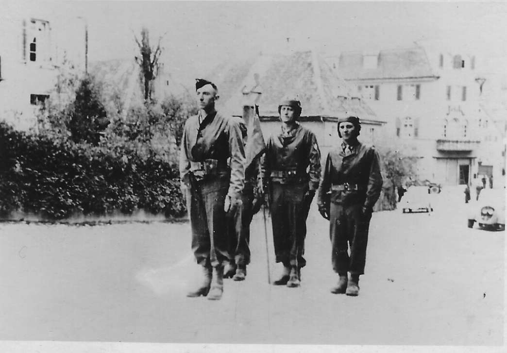 Jean Fougère Sigmaringen 23 avril 1945 fanion 2e escadron char Foch